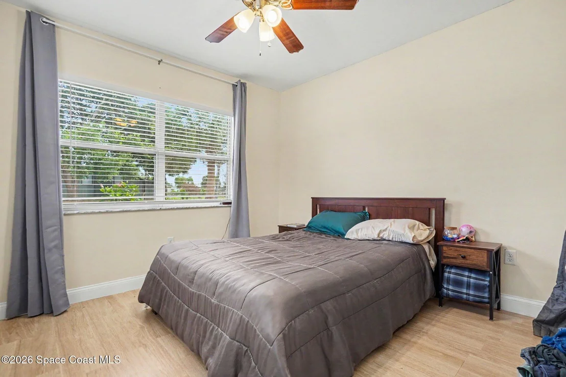 Photo of 2556 1st Avenue NE