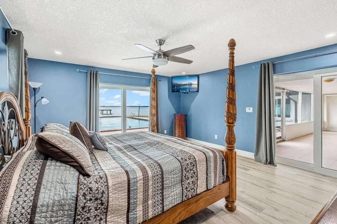 Photo of 100 Riverside Drive