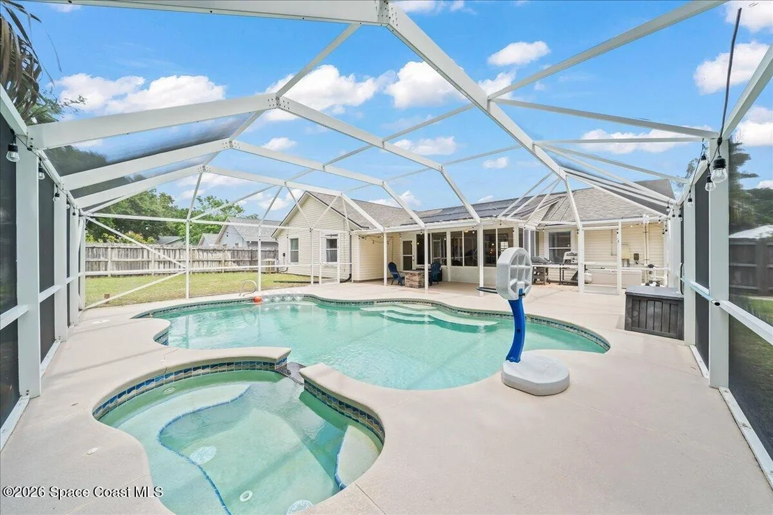 Photo of 3320 Lakeview Circle