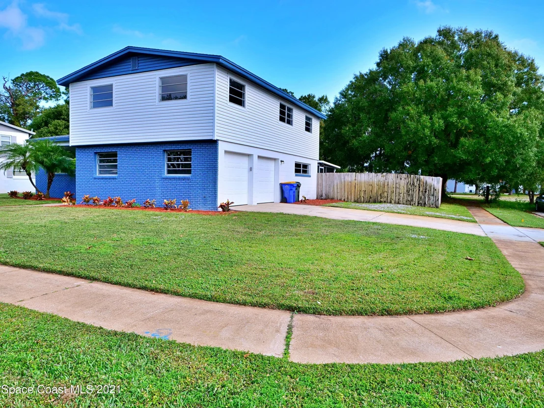 Photo of 1728 Golfview Drive