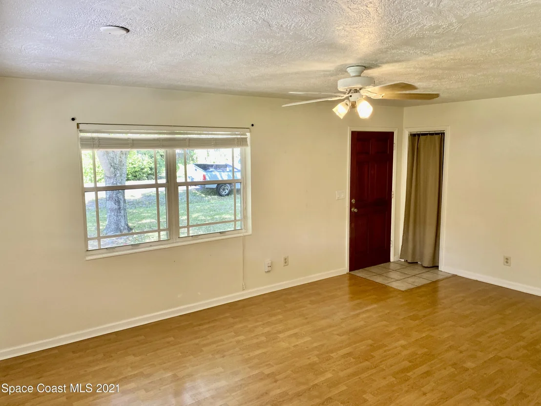Photo of 2295 Commodore Boulevard