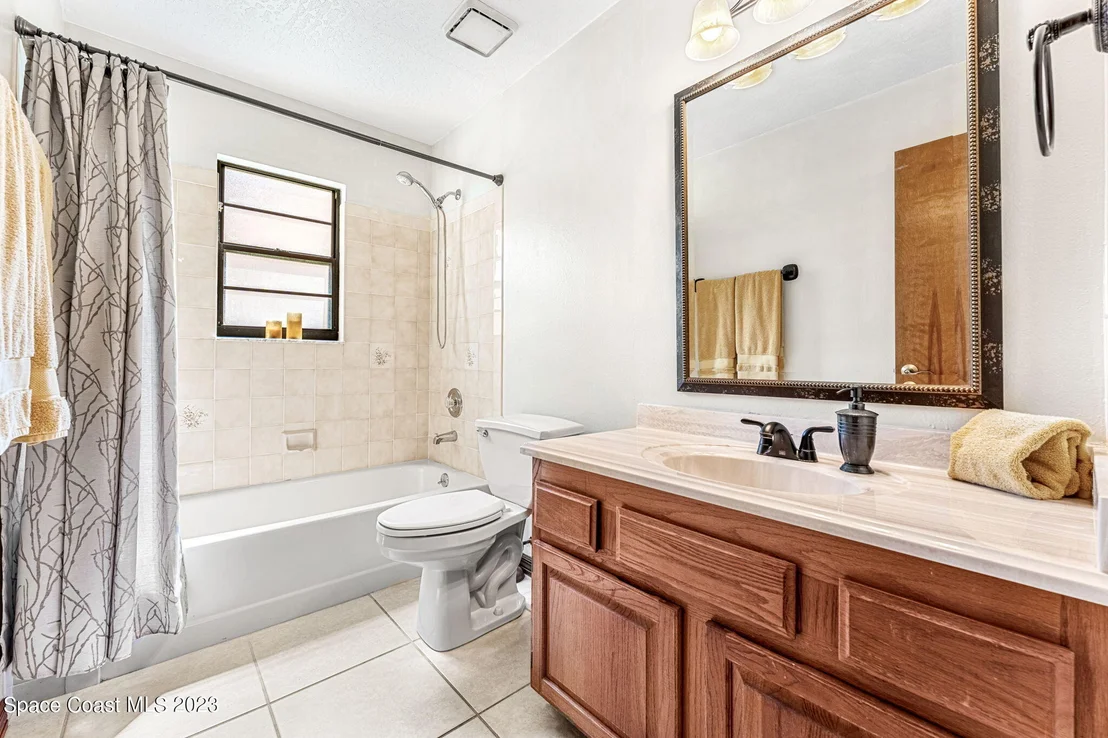 Photo of 885 Ridge Lake Drive