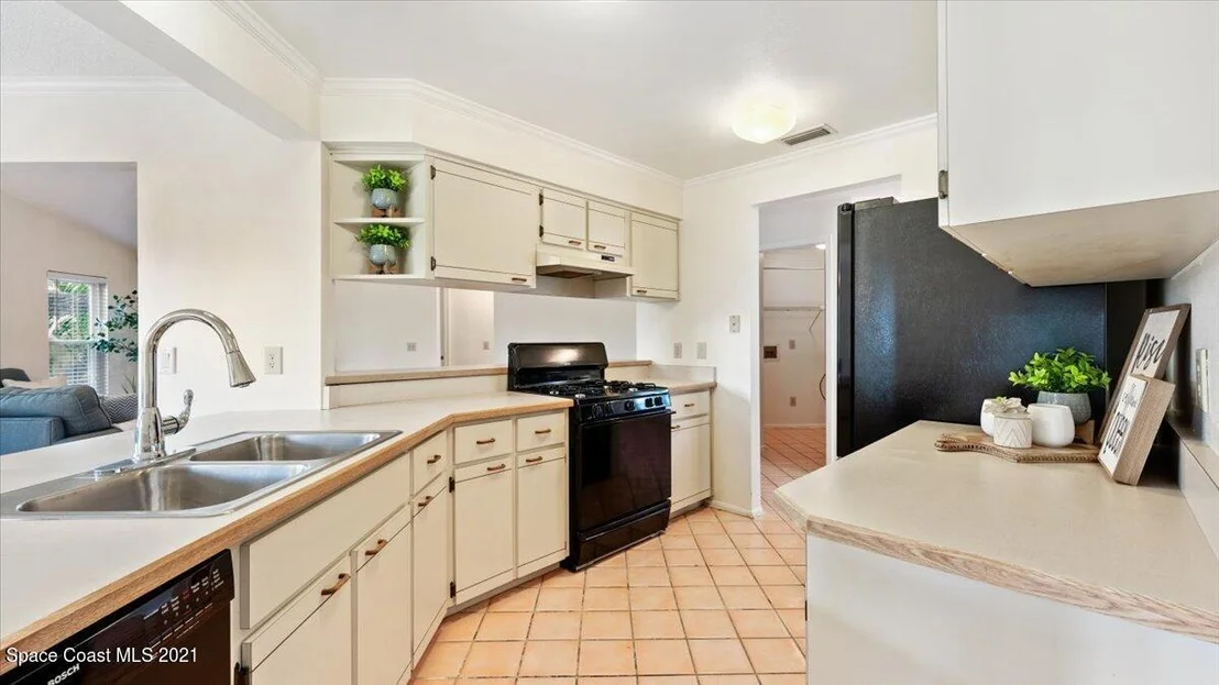 Photo of 4840 Riverside Road