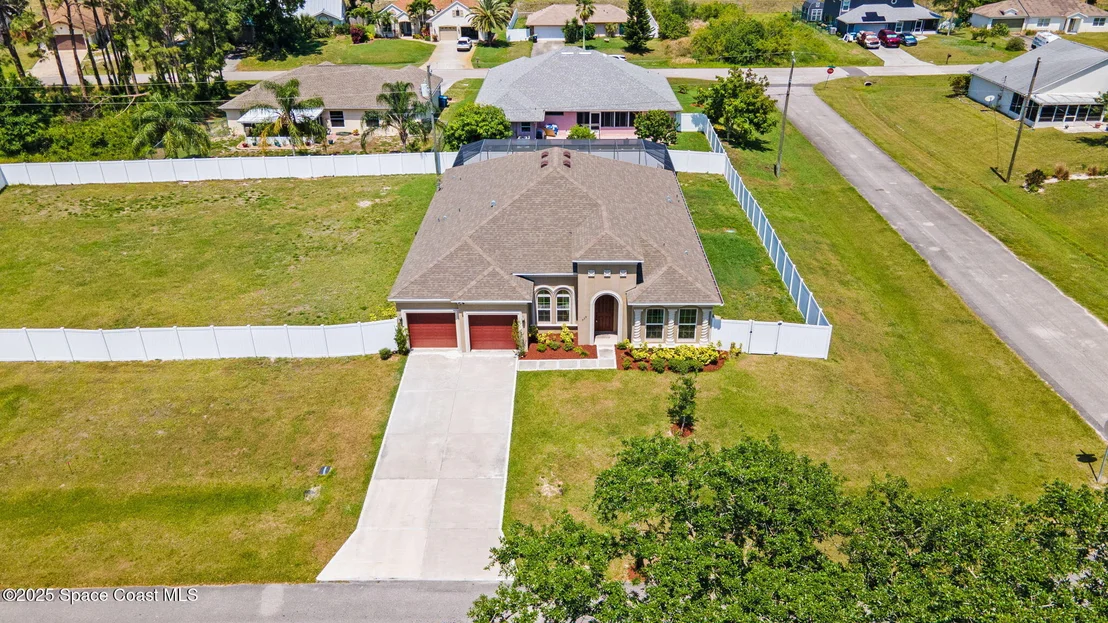 Photo of 539 Balcom Terrace SE