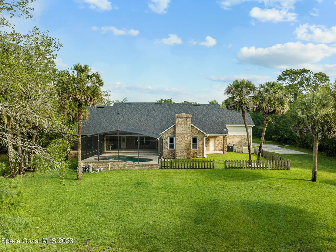 Photo of 927 Iron Bend Trail
