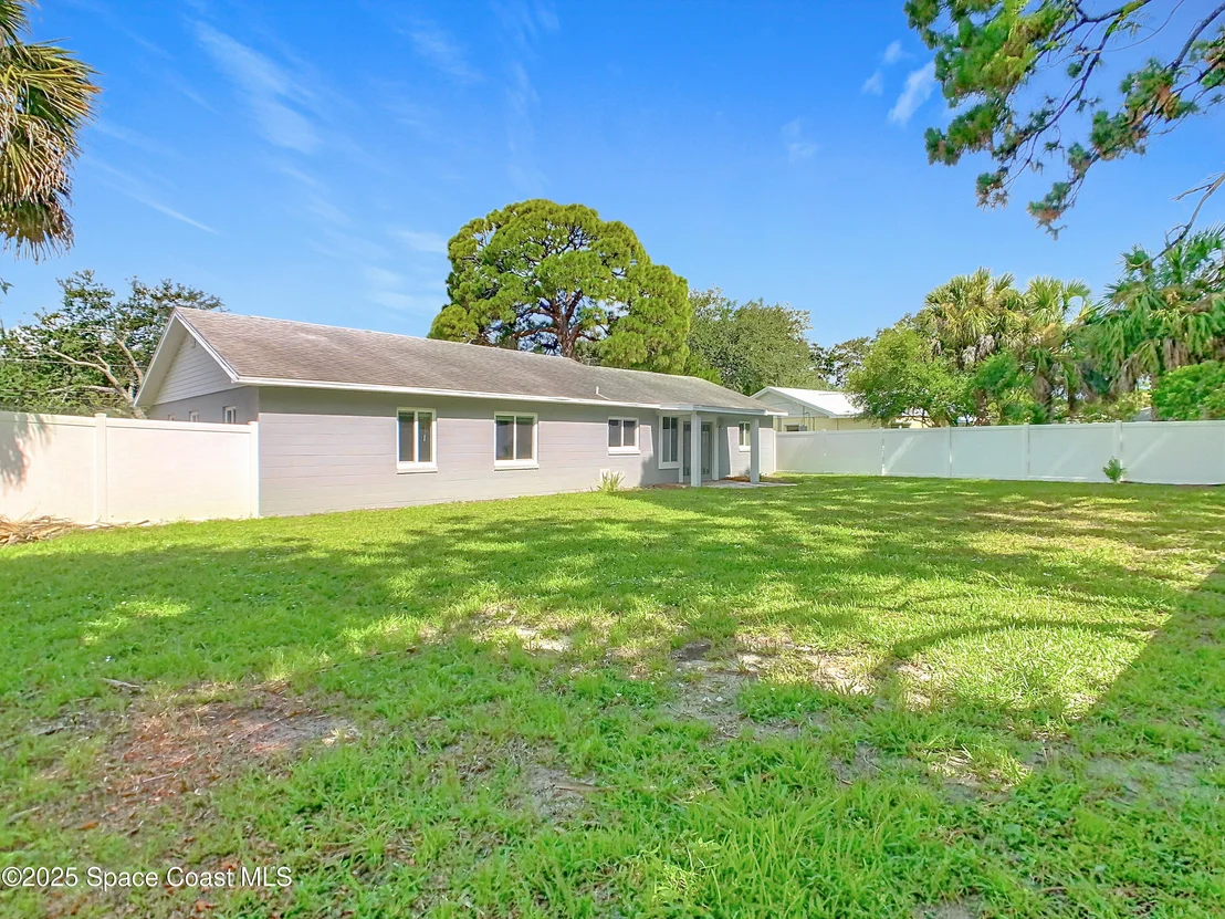 Photo of 819 W Whitmire Drive