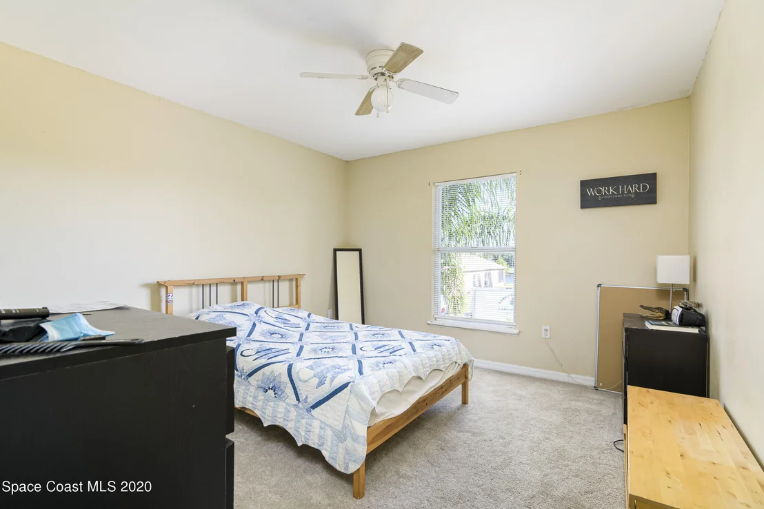 Photo of 1249 White Oak Circle