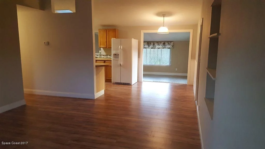 Photo of 972 Canada Street NE