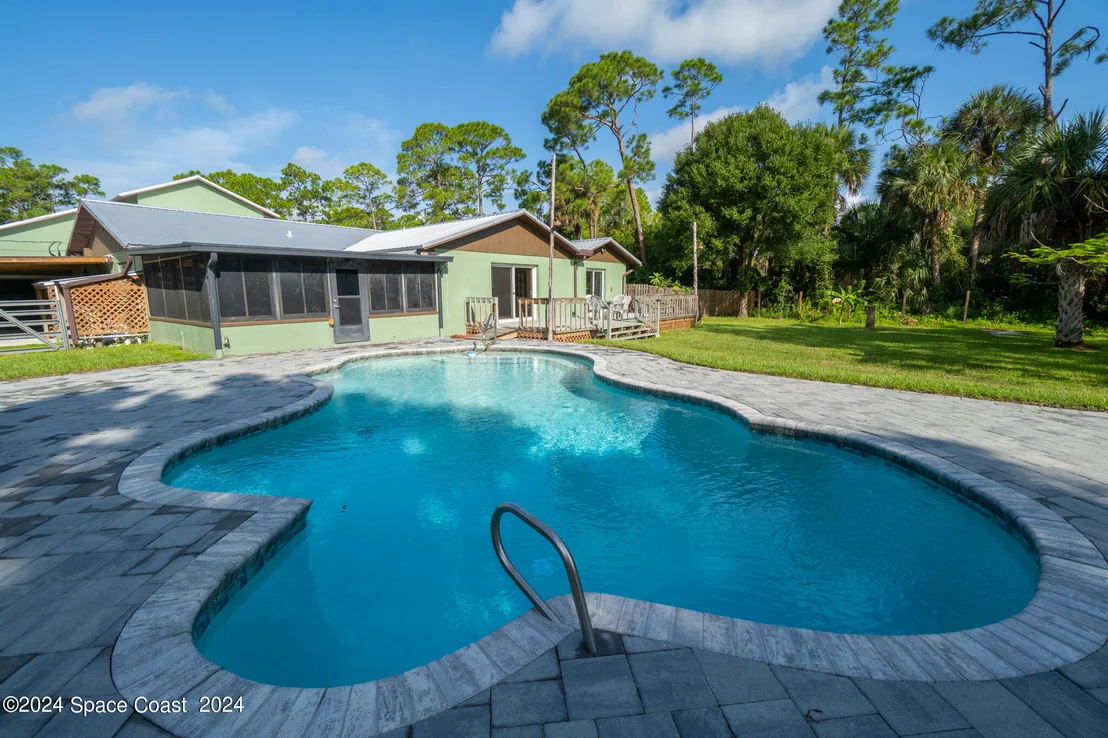 Photo of 3893 Burton Road