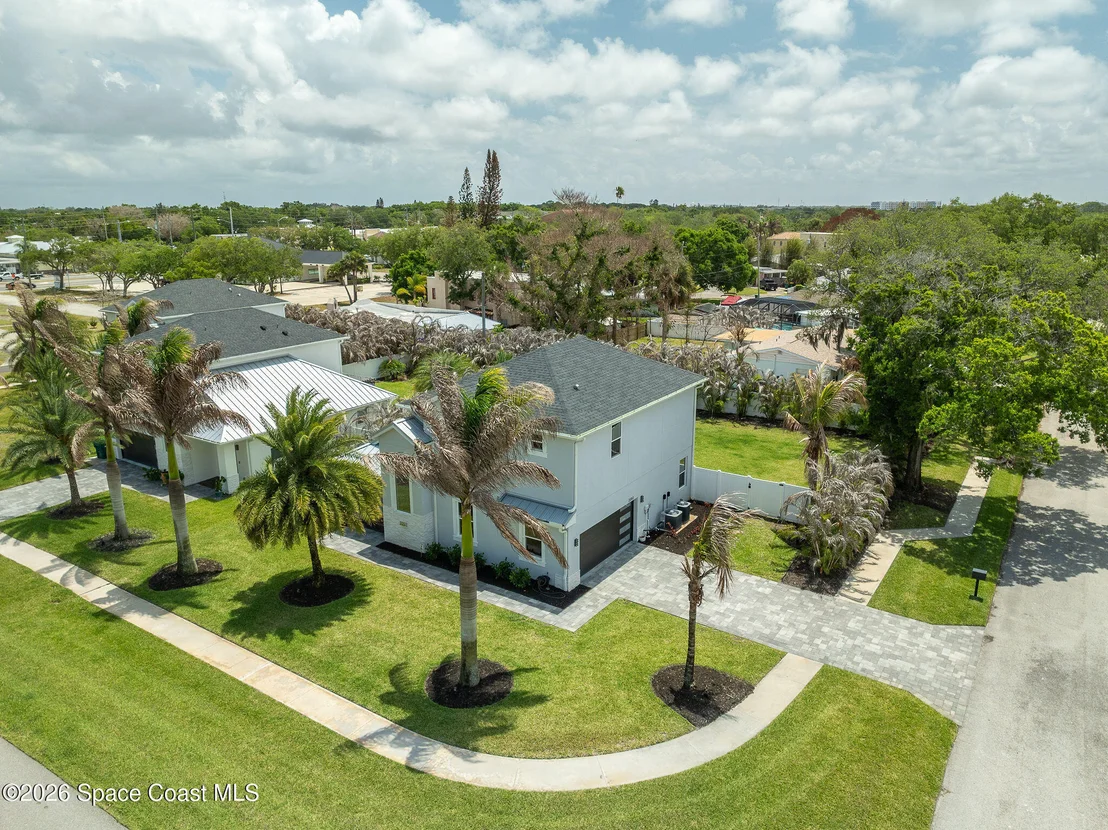 Photo of 2093 Greenway Drive