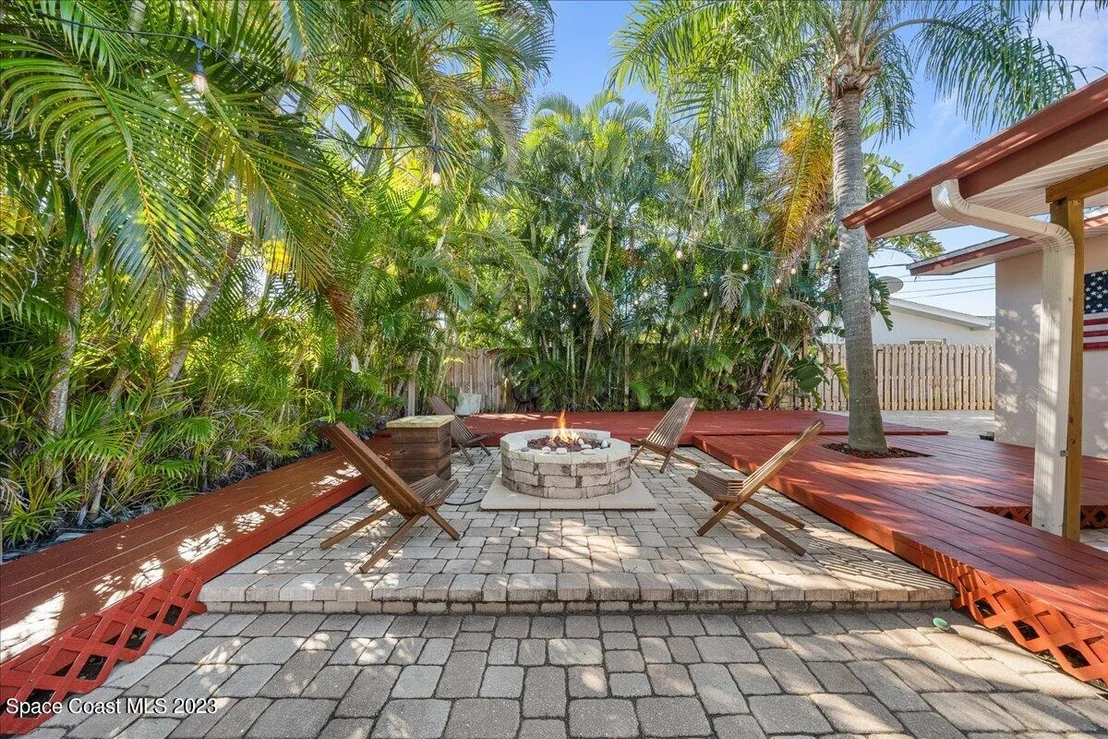 Photo of 615 N Robert Way
