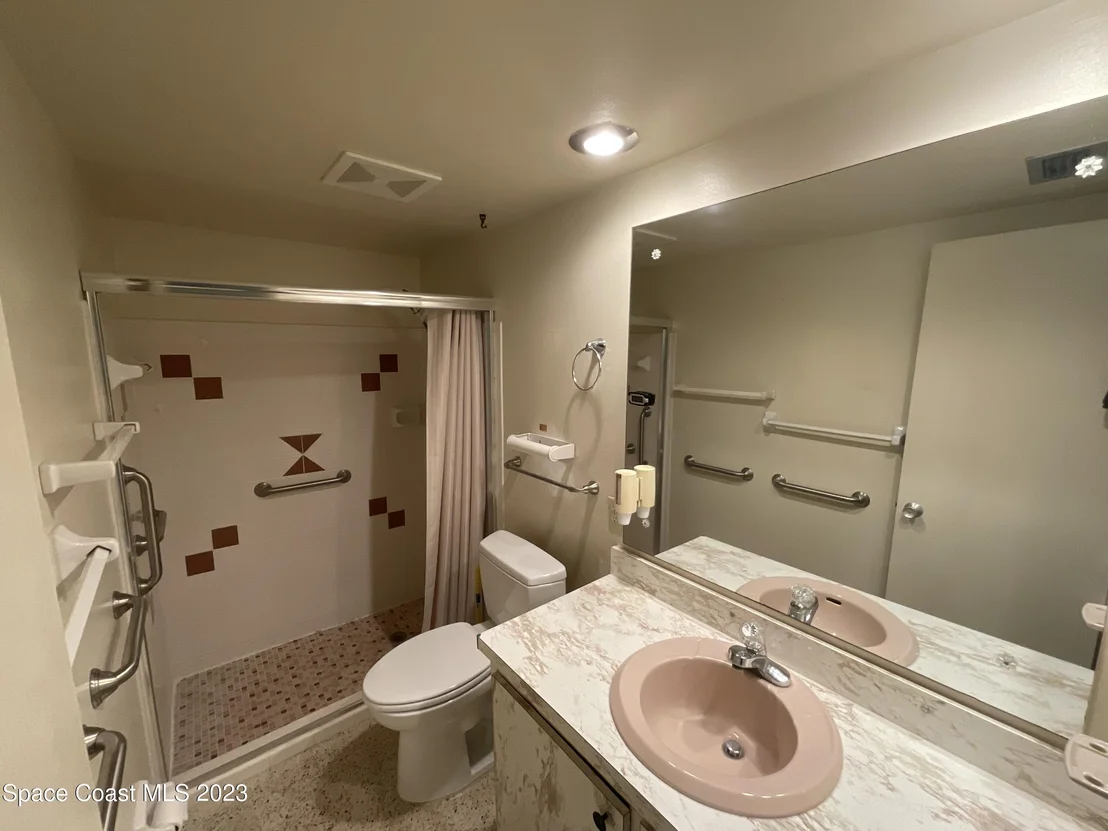 Photo of 918 Kings Post Road