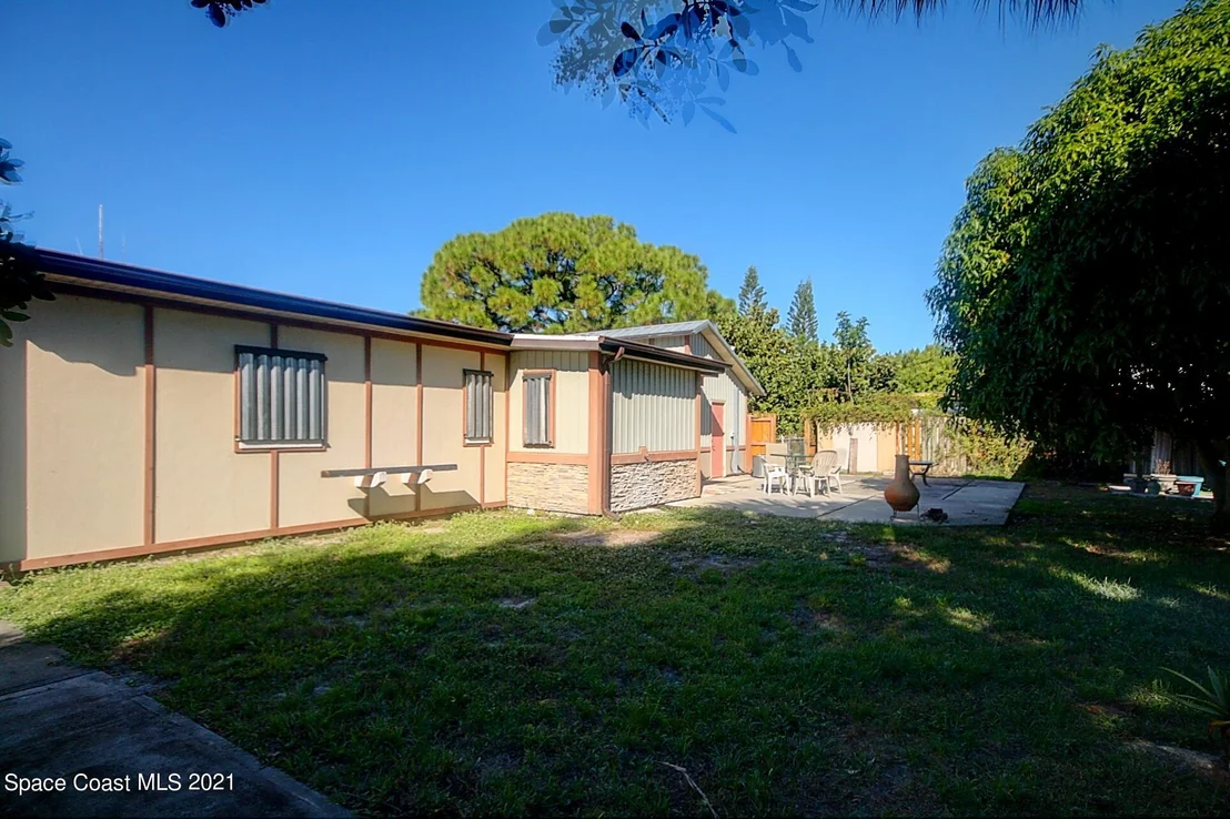 Photo of 1833 Mosswood Drive