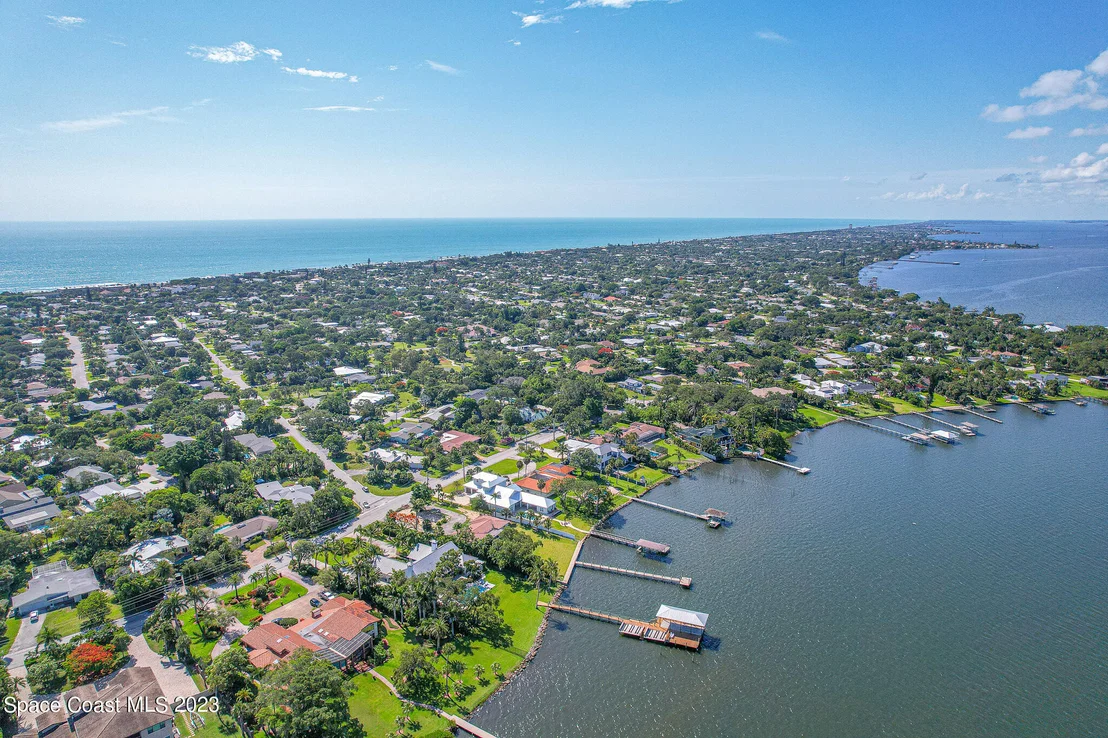 Photo of 804 S Riverside Drive