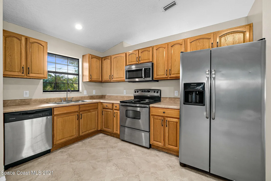 Photo of 4390 Alan Shepard Avenue