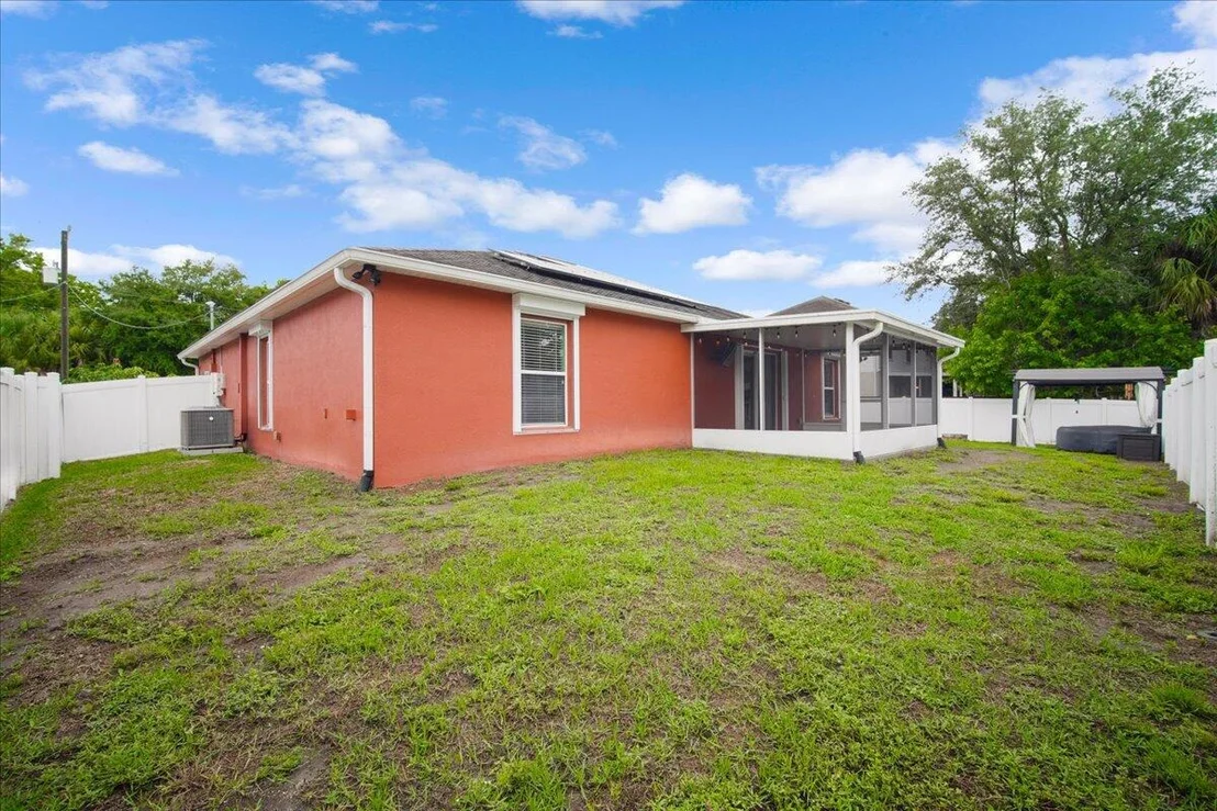 Photo of 6445 Ainsworth Road