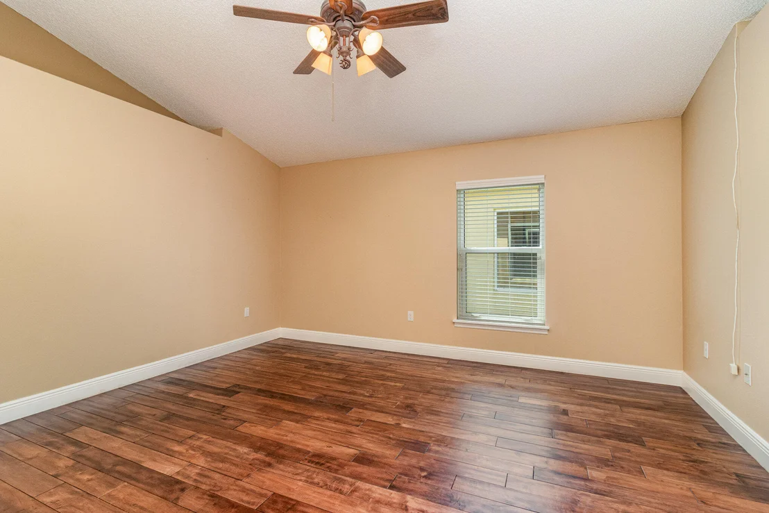 Photo of 1136 White Oak Circle