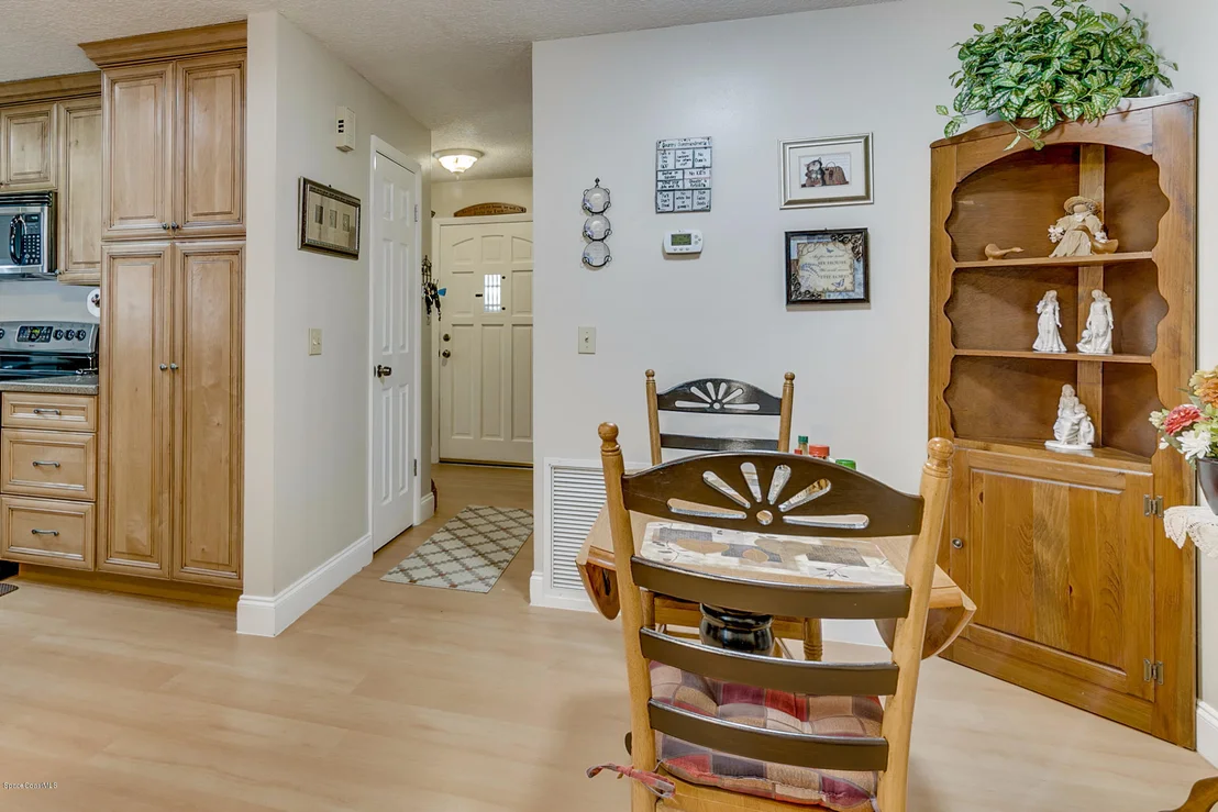 Photo of 1529 VAN ECK Road NE