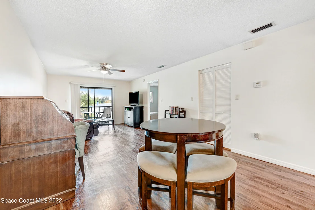 Photo of Unit 207 at 1720 Murrell Road