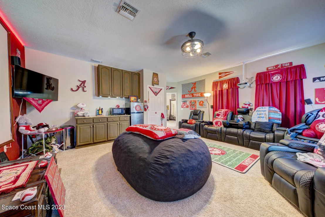 Photo of 194 Dryden Circle