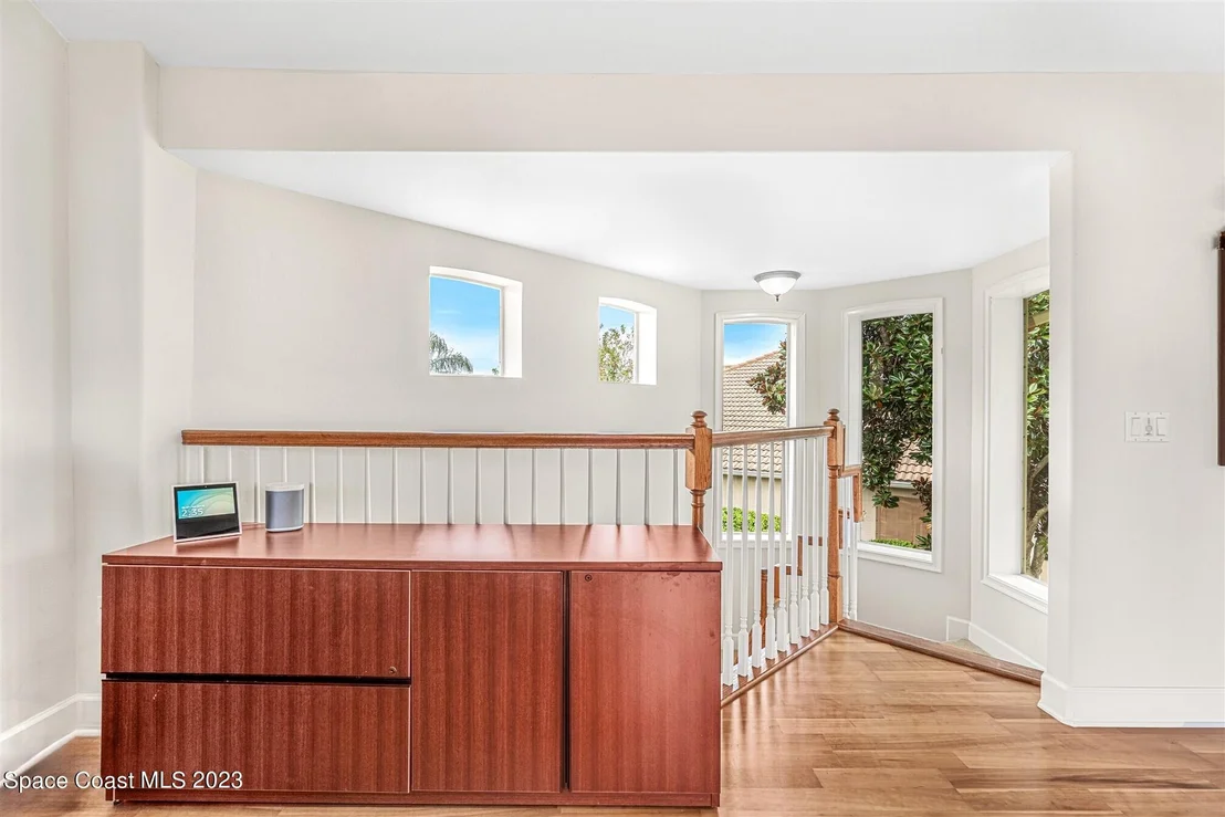 Photo of 915 Chatsworth Drive
