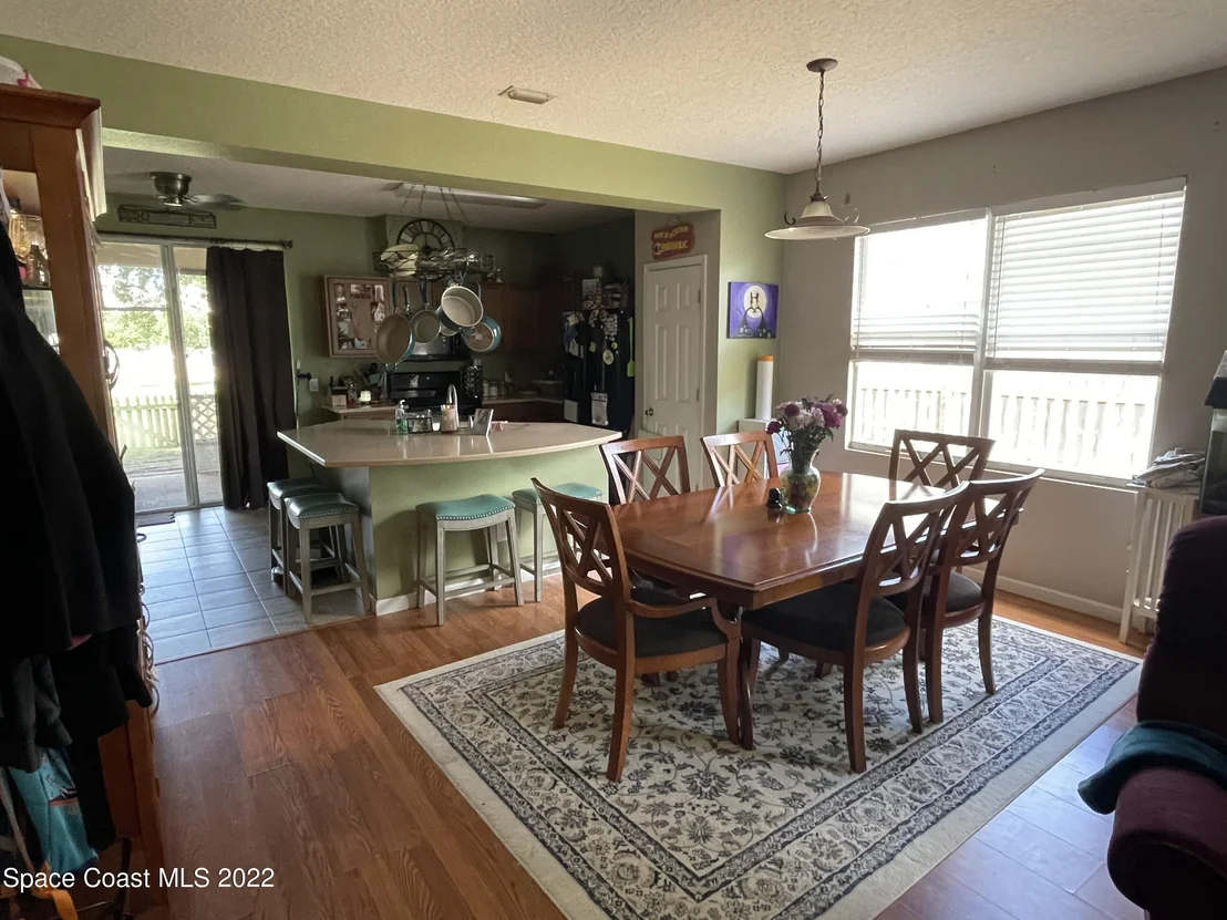 Photo of 985 Riviera Point Drive