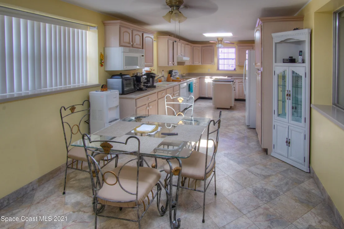 Photo of 1626 Riviera Drive NE
