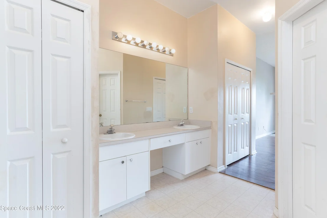 Photo of 6813 Cecil Road