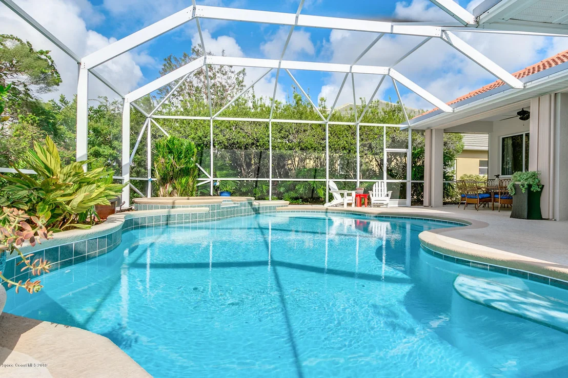 Photo of 824 Chatsworth Drive
