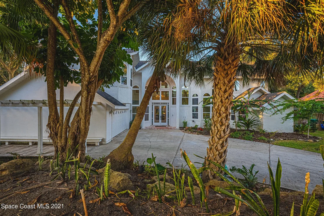 Photo of 472 Peregrine Drive