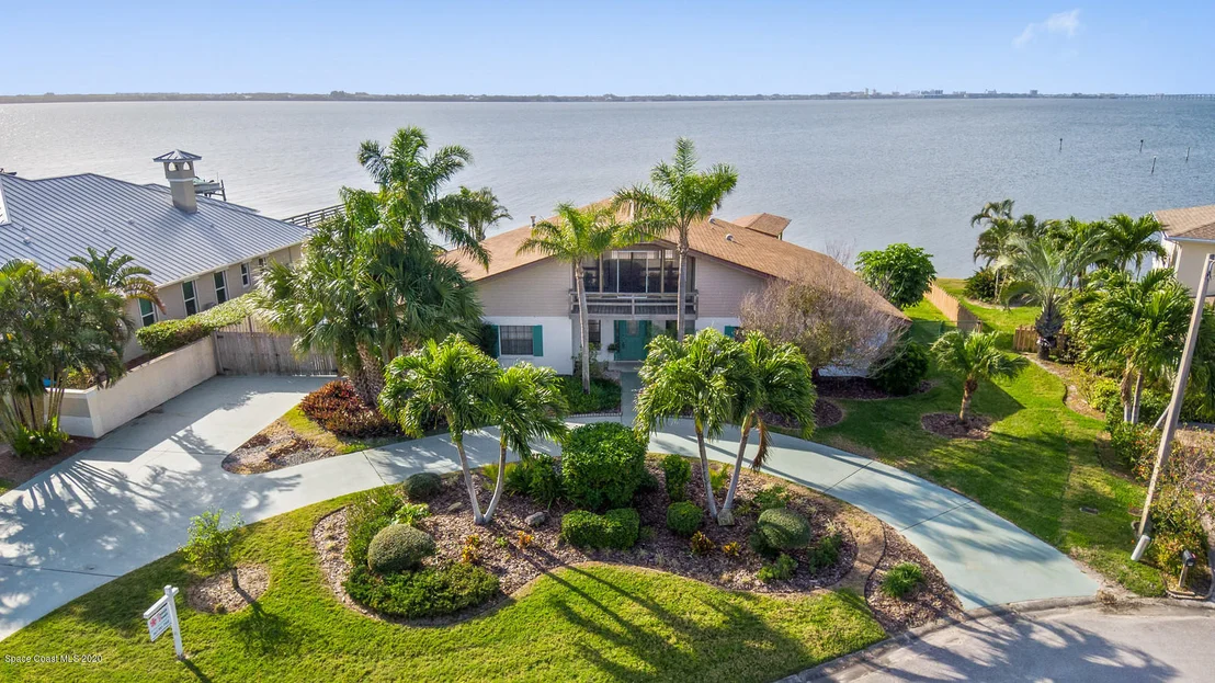 Photo of 447 Riverview Lane
