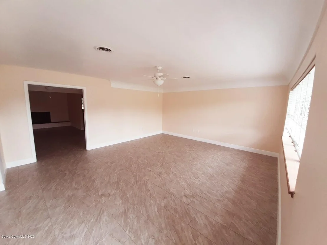 Photo of 8473 Sheridan Road