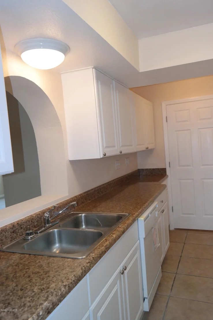Photo of 984 Kings Post Road