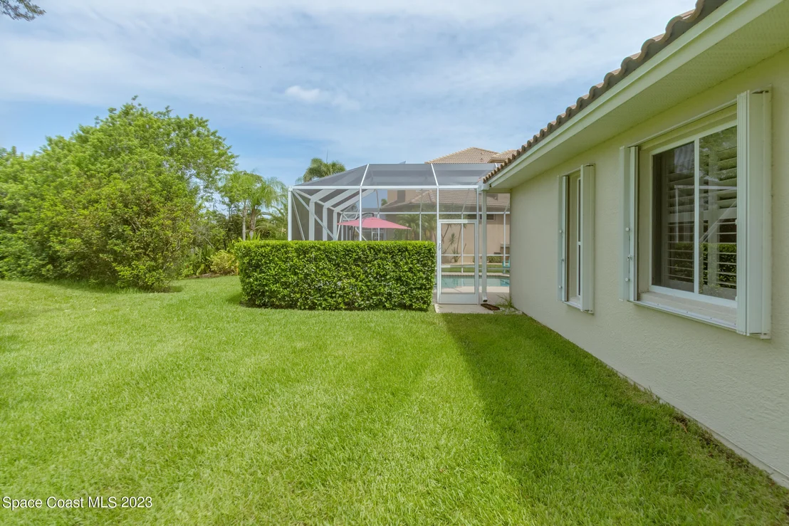 Photo of 844 Chatsworth Drive