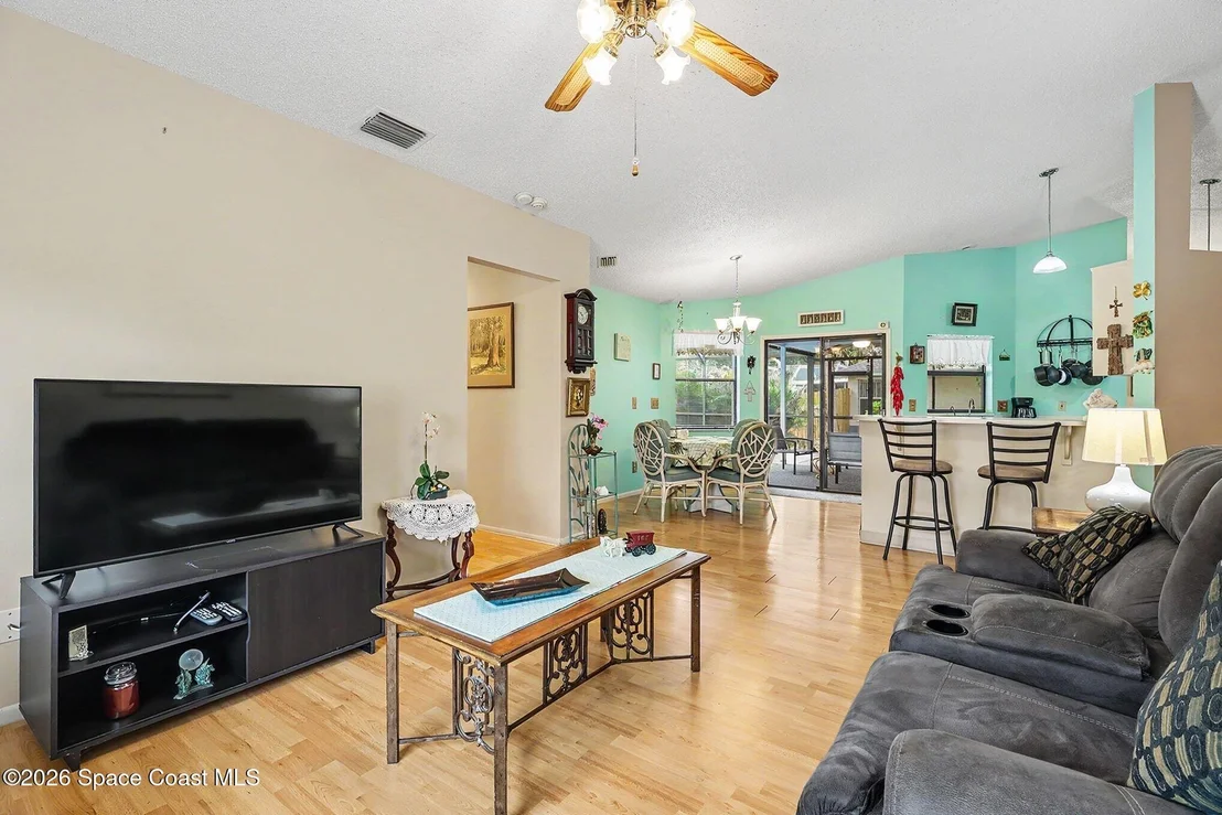 Photo of 1354 Eldron Boulevard SE