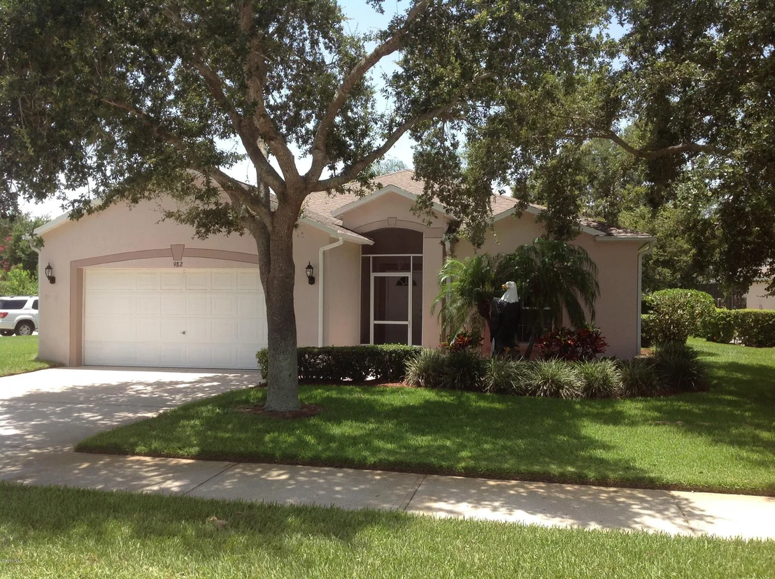 Photo of 982 Villa Drive
