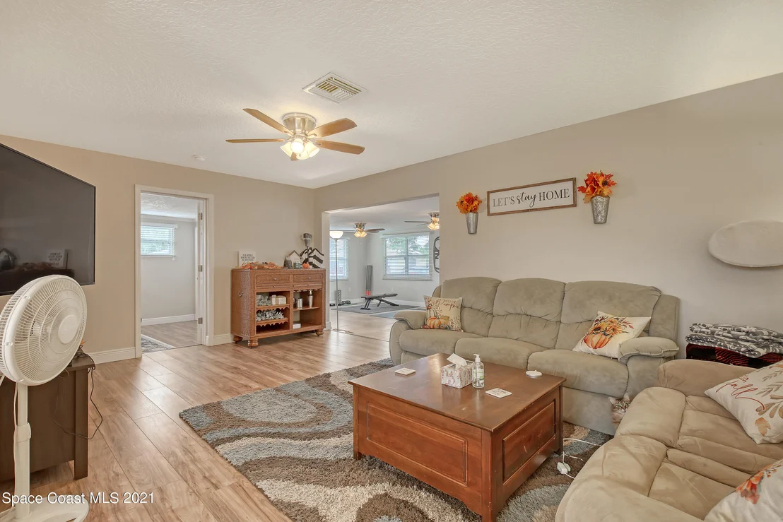 Photo of 772 Bianca Drive NE