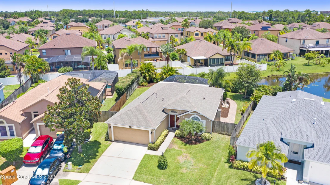 Photo of 1153 White Oak Circle