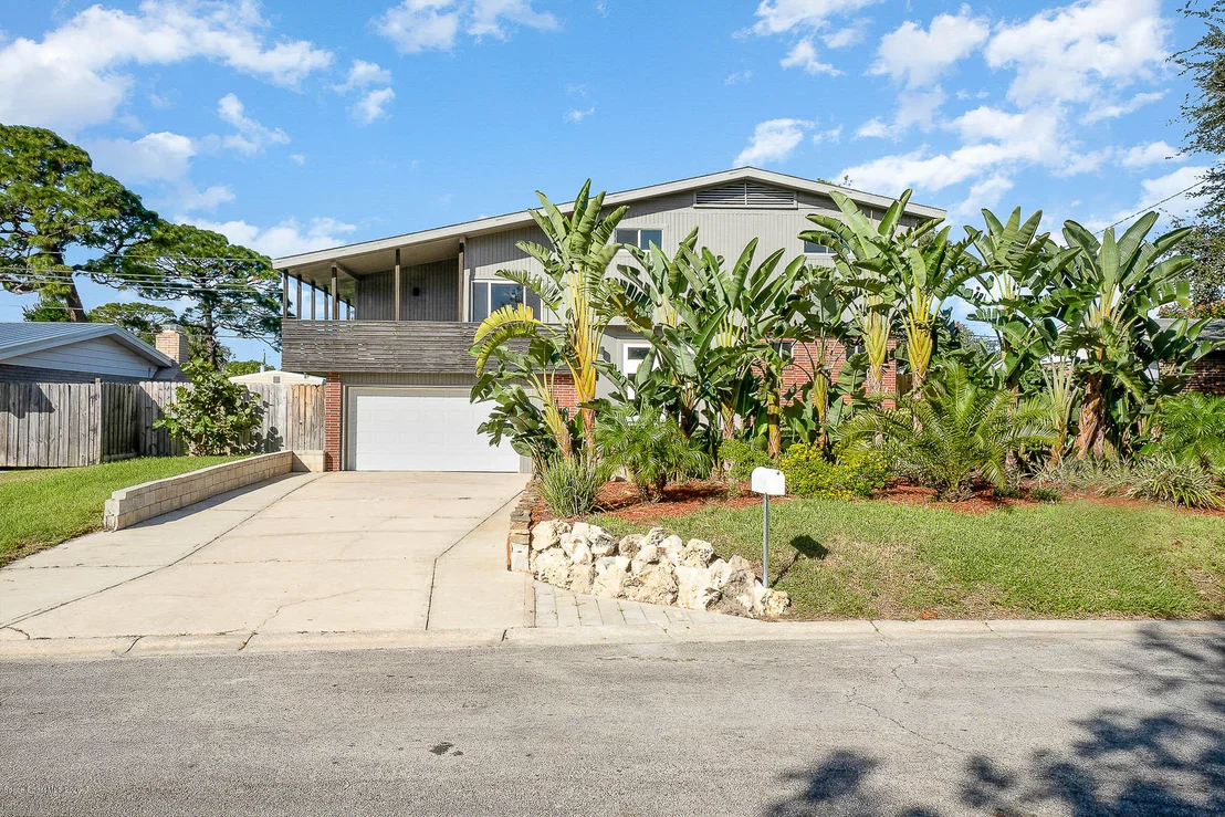 Photo of 960 Forest Road