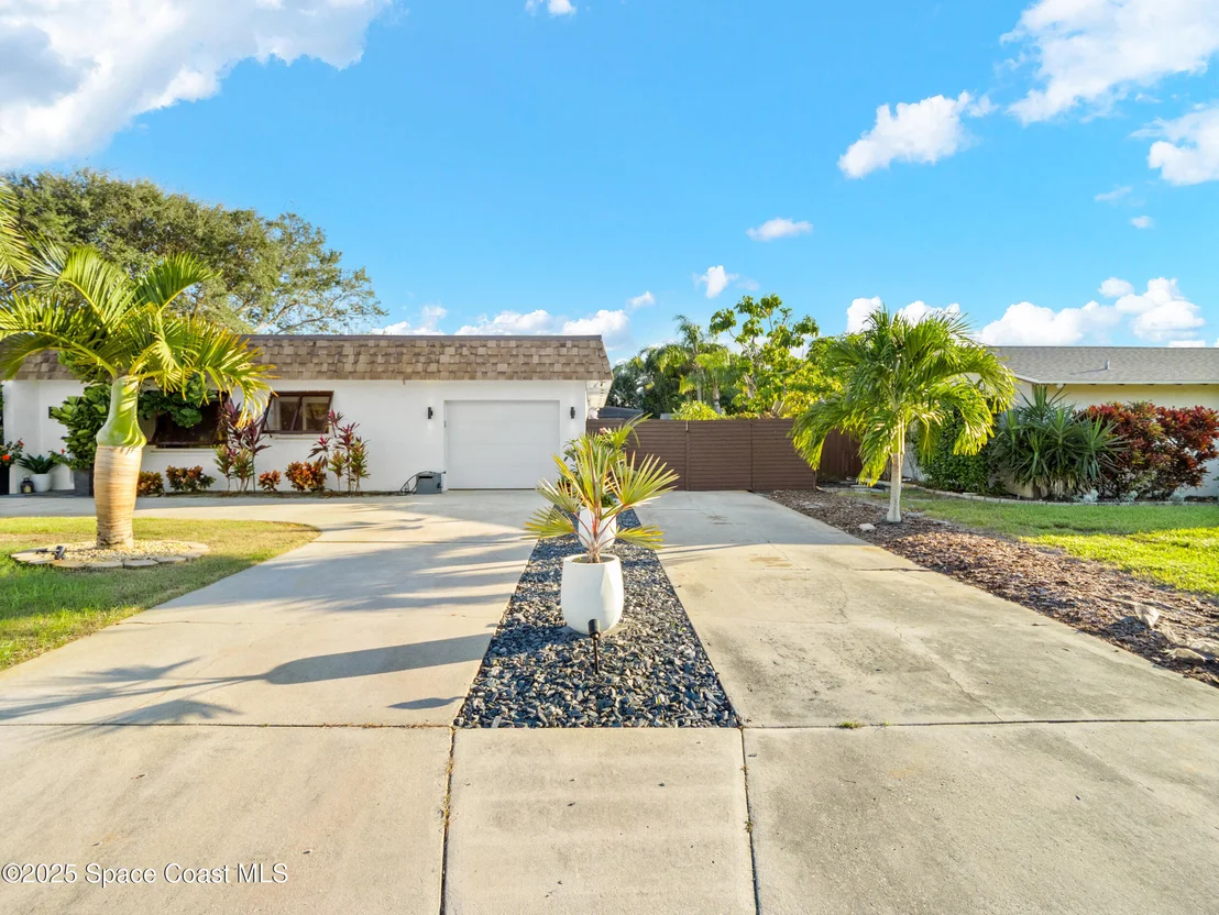 Photo of 219 Sand Pine Road