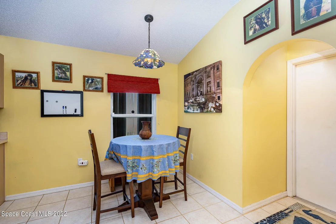 Photo of 1133 White Oak Circle