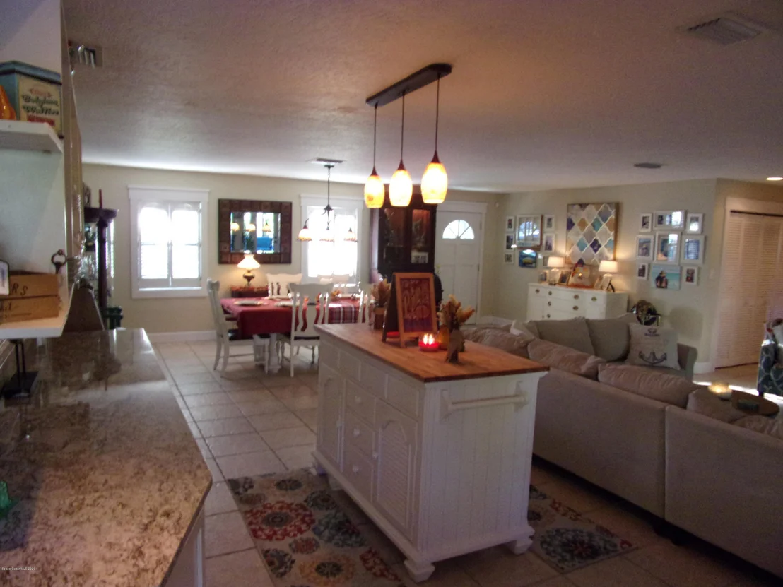 Photo of 1209 Glenham Drive NE