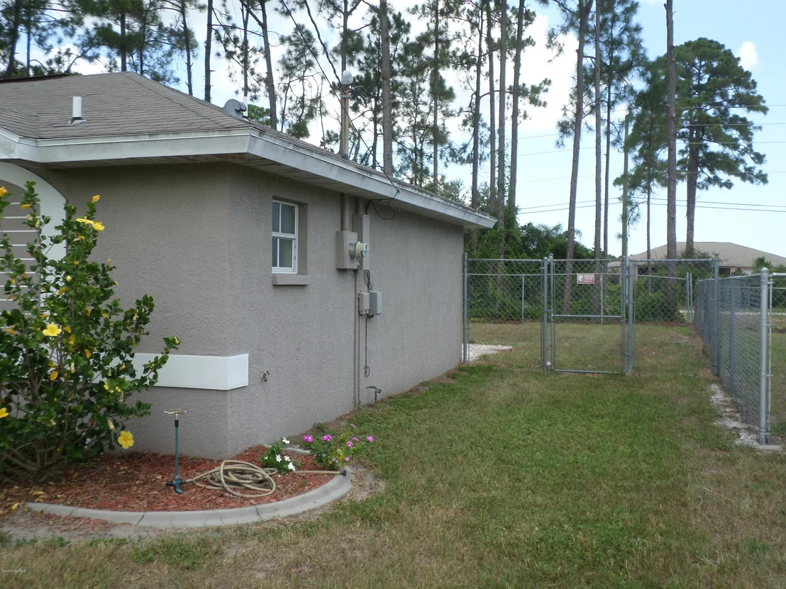 Photo of 5740 FRIENDLY Street