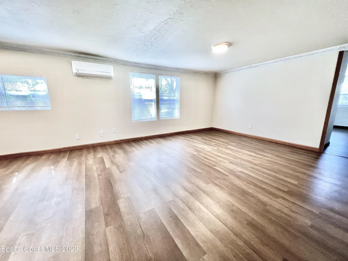 Photo of 4755 Sharpes Lake Avenue