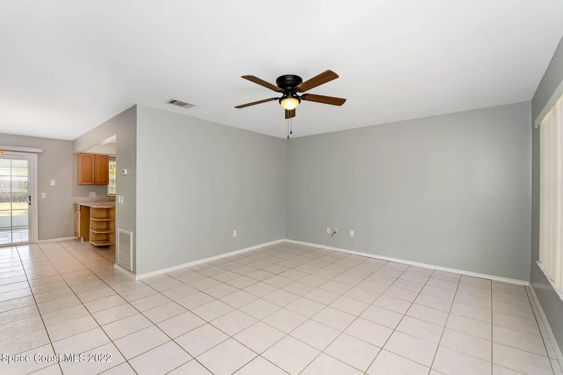 Photo of 1081 Mariposa Drive NE