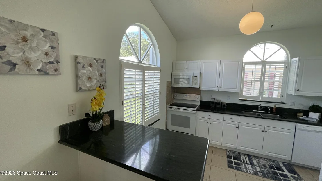 Photo of 865 Bracken Terrace NE
