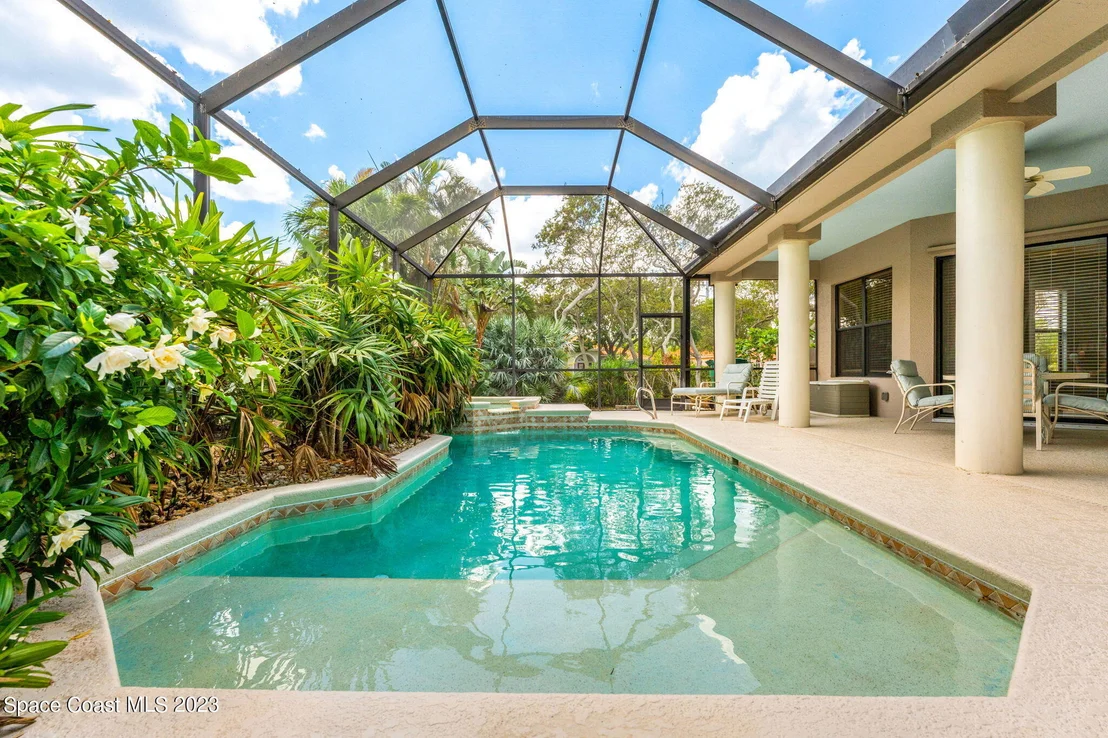 Photo of 423 Flanders Drive