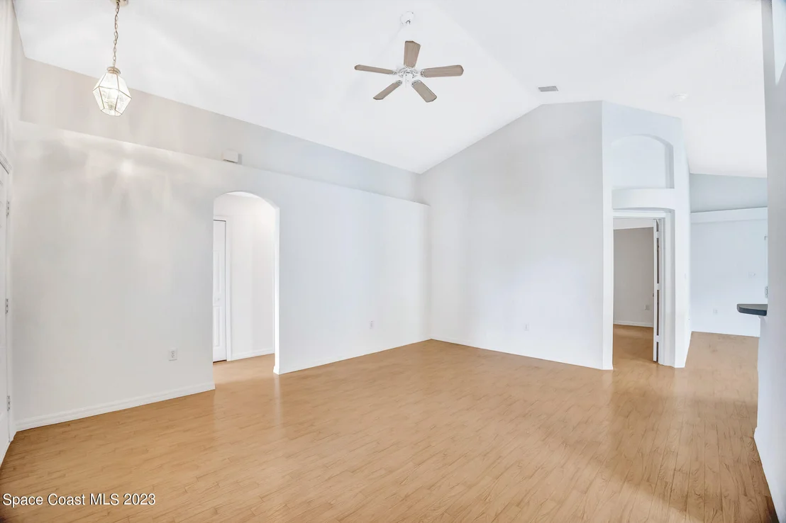 Photo of 958 Pine Creek Circle NE