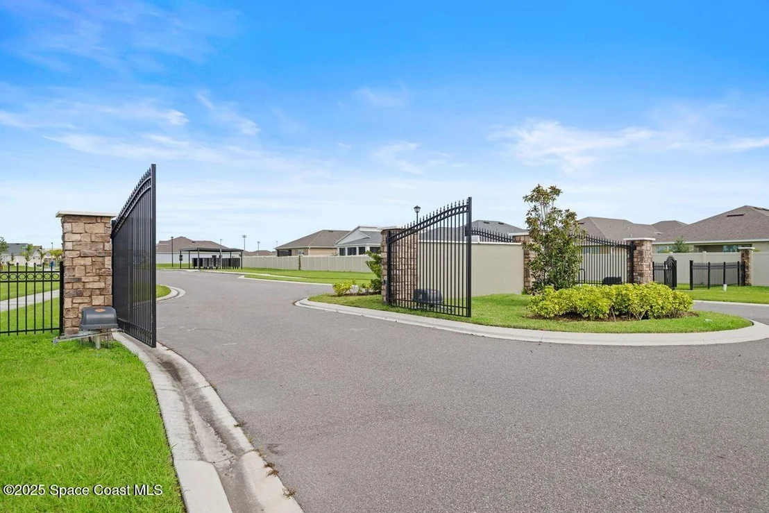 Photo of 935 Kylar Drive NW