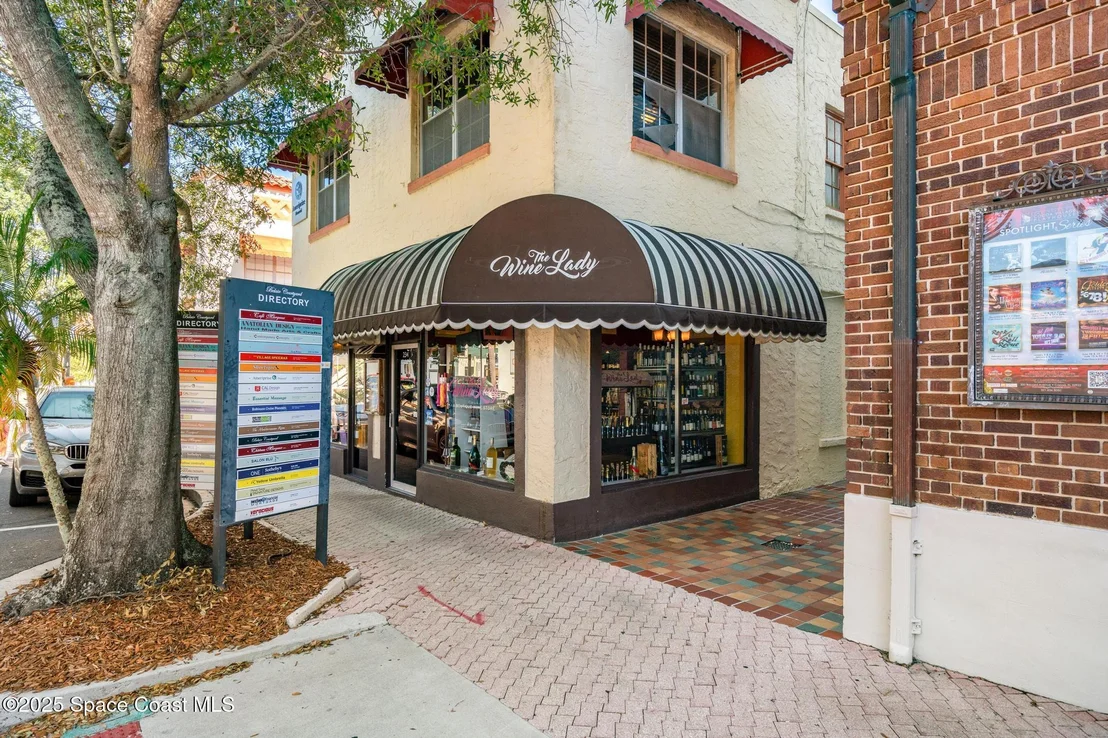 Photo of Unit 301 at 100 Riverside Drive